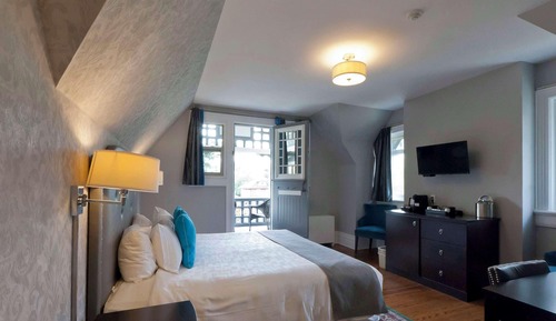 Standard Room, 1 King Bed, Non Smoking, Balcony