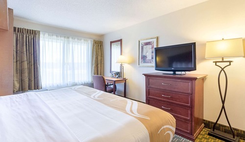 Standard Room, 1 King Bed, Non Smoking (Upper Floor)
