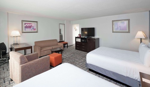 Junior Suite (2 Queen Beds with Sofa bed)