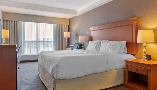 Standard Room, 1 King Bed, Refrigerator, River View