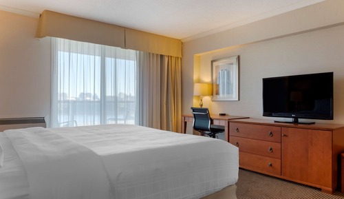 Standard Room, 1 King Bed, Balcony, River View
