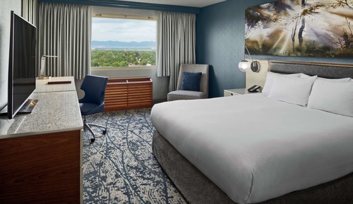 Room, 1 King Bed, Balcony (Hearing)