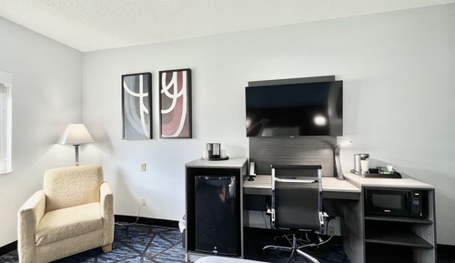 Room, 1 Queen Bed, Accessible, Non Smoking (Mobility Tub w/Grab Bars)