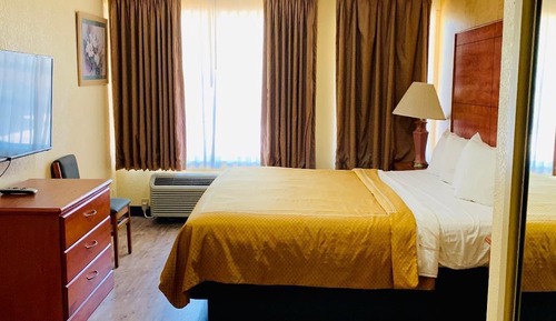 Standard Suite, 1 King Bed, Non Smoking, Jetted Tub