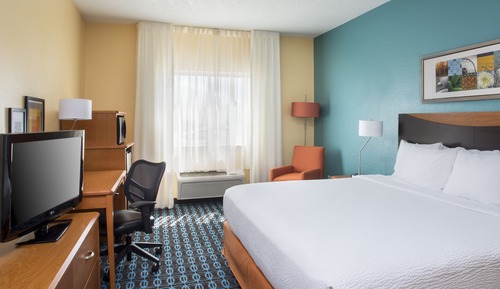 Room, 1 King Bed (Mobility/Hearing Access, Roll-In Shwr)
