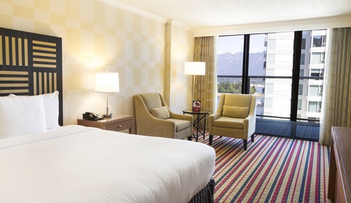 Room, 1 King Bed (Partial Harbourview)