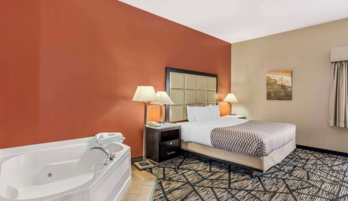 Standard Room, 1 King Bed, Non Smoking, Jetted Tub