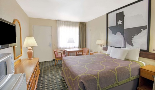 Standard Room, 1 Queen Bed