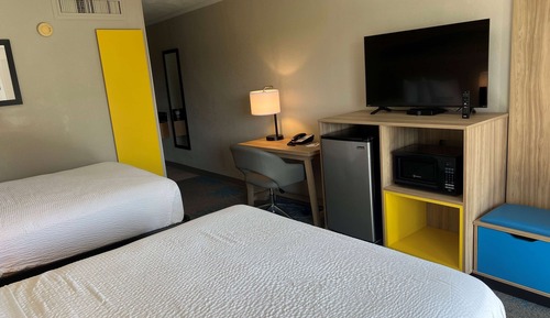 Room, 2 Queen Beds, Smoking