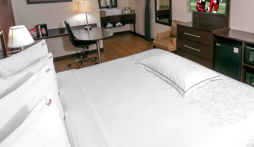 Premium Room, 1 King Bed, Accessible (Upgraded Bedding & Snack, Smoke Free)