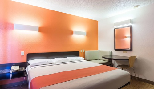 Deluxe Room, 1 King Bed, Non Smoking, Kitchenette