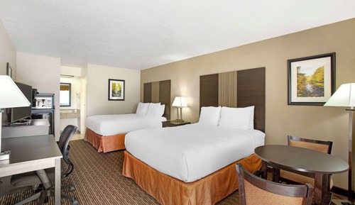 Standard Room, 2 Queen Beds, Non Smoking, Refrigerator & Microwave (Pet Friendly)