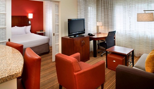 Suite, 1 Queen Bed with Sofa bed, Accessible (Hearing One Bedroom)