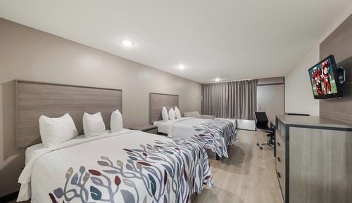 Deluxe Room, 2 Queen Beds, Smoking