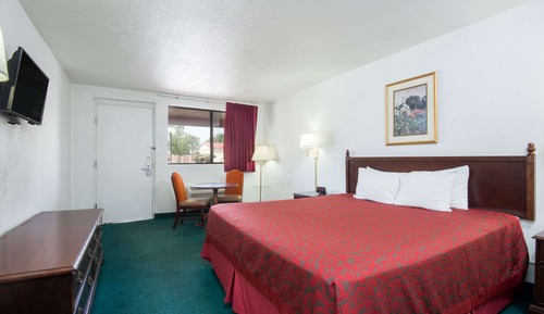 Standard Room, 1 King Bed