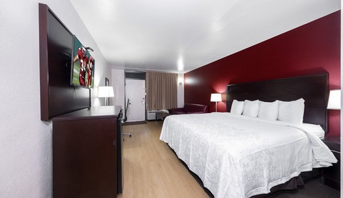 Suite, 1 King Bed (Smoke Free)