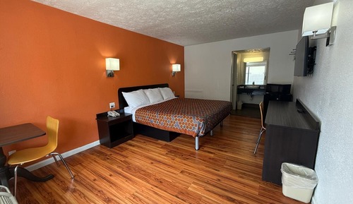 Room, 1 King Bed, Accessible Bathtub, Smoking