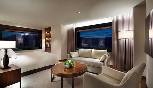 Grand Corner Deluxe (Outdoor Pool Access Excluded)