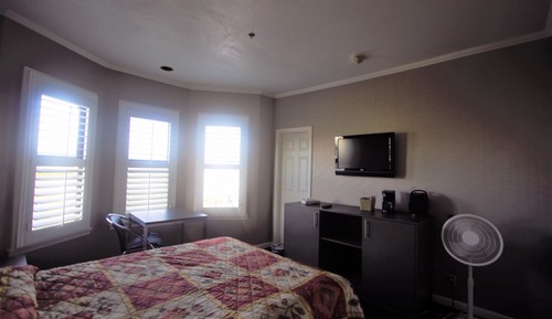 Standard Room, 1 King Bed