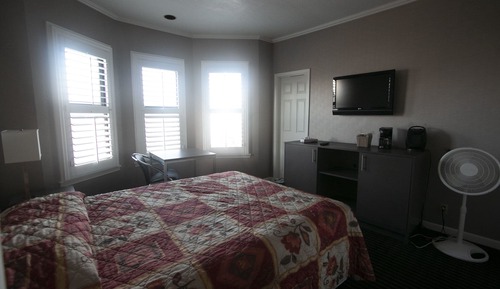 Standard Room, 1 Queen Bed