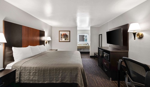 Standard Room, 1 King Bed, Accessible, Non Smoking (Bathtub)