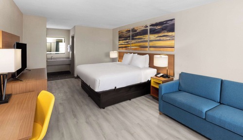 Studio Suite, 1 King Bed, Non Smoking