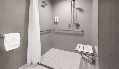 Room, 1 King Bed, Accessible, Non Smoking (Mobile/Hear, Tub w/Grab Bars,Patio)