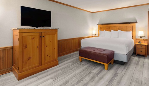 Luxury Suite, 1 King Bed, Non Smoking (Point Roberts View)