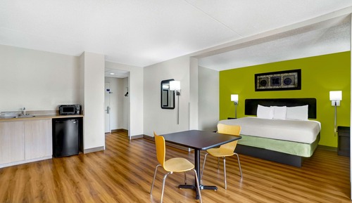 Standard Room, 1 King Bed, Smoking, Refrigerator & Microwave