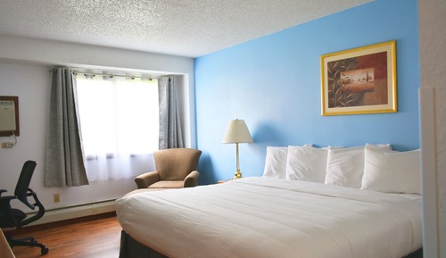 Standard Room, 1 King Bed, Non Smoking, Refrigerator & Microwave
