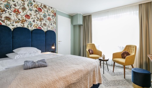 Suite, 1 King Bed with Sofa bed, Non Smoking
