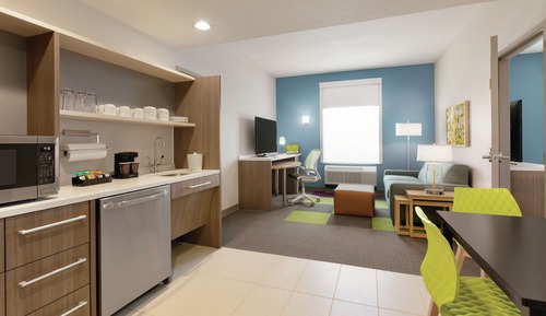 Suite, 1 Queen Bed, Accessible (Mobility & Hearing, Roll-in Shower)