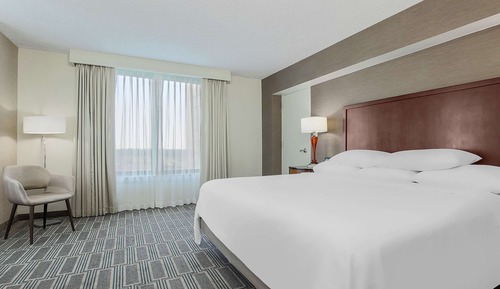 Suite, 1 King Bed, Non Smoking, Corner