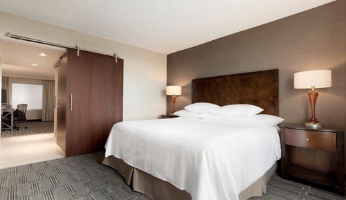 Suite, 1 King Bed, Accessible, Non Smoking (Hearing)