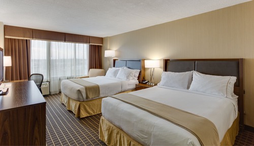Room, 2 Double Beds, Roll-in Shower (Communications)