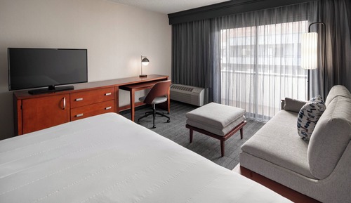 Executive Room, 1 King Bed with Sofa bed (Hearing Accessible)