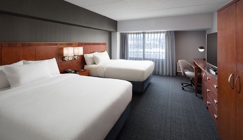 Room, 2 Queen Beds, Non Smoking (Mobility Accessible, Tub)