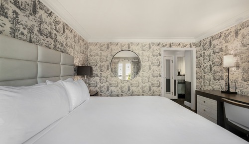 Deluxe Room, 1 King Bed, Mobility Accessible
