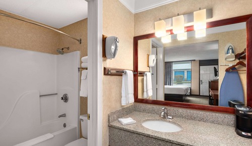 Premier Room, 1 King Bed, Non Smoking