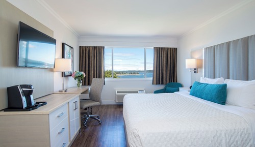 Standard Room, 1 King Bed, Refrigerator, Harbor View