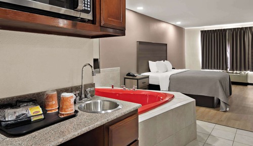 Suite, 1 King Bed, Non Smoking, Jetted Tub
