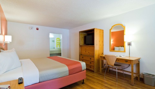 Deluxe Room, 1 King Bed, Accessible, Non Smoking