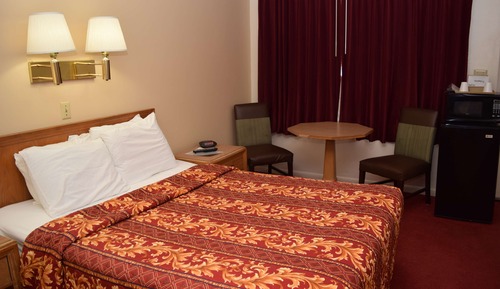 Room, 1 Queen Bed, Smoking, Refrigerator & Microwave