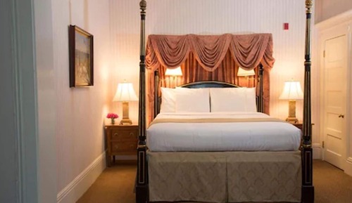 Suite, 1 King Bed with Sofa bed