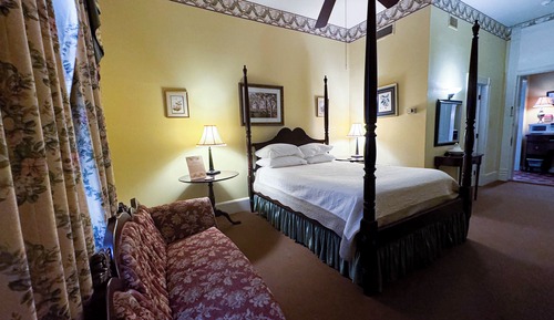 Room, 1 Queen Bed (Octavia Dockery)