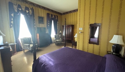 Room, 1 Queen Bed (John R. Lynch)