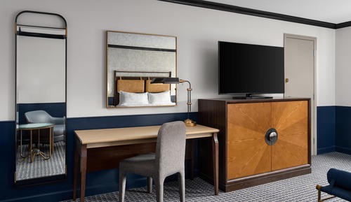 Deluxe Room, 1 King Bed (Wet Bar)