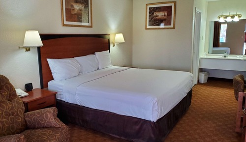 Deluxe Room, 1 King Bed, Smoking, Refrigerator & Microwave