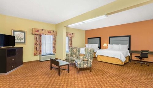 Suite, 2 Queen Beds, Microwave