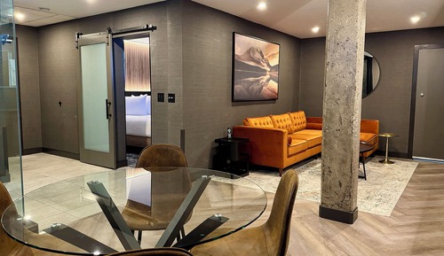 Executive Suite (Breakfast for up to 2 adults)